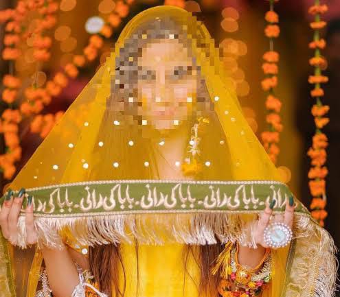 Mehandi Mayo Dupatta with 4 Sided Baba Ki Rani Hai Lace along with 4 side heavy Kiran lace